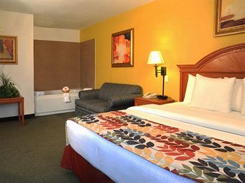 La Quinta Inn & Suites Springfield Airport Plaza