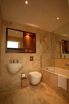 Sir Thomas Hotel