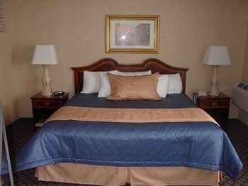 Monte Carlo Inn Vaughan Suites