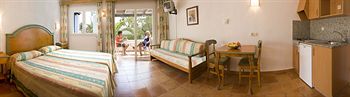 Ola Club Cala Llenya