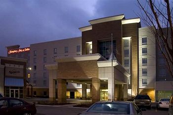 Hampton Inn and Suites St. Louis at Forest Park