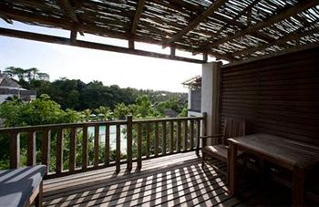 Aana Resort & Spa