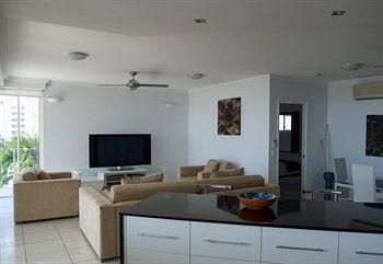 Waters Edge Apartments Cairns