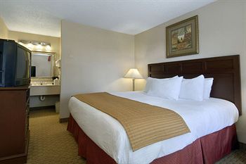 Baymont Inn & Suites Mobile / I-65