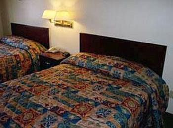 Econo Lodge Inn & Suites