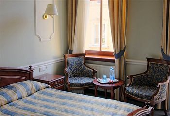 Opera Hotel