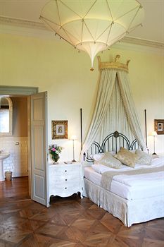 Chateau Mcely