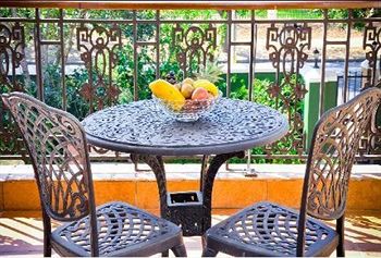 Rusthuiz Guest House