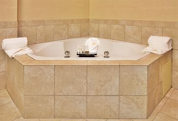 Holiday Inn Express & Suites Cherry