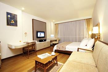 Adelphi Suites Bangkok