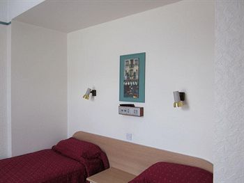 Lindum Lodge - Guest House