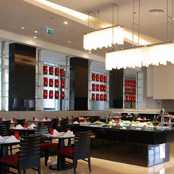 Dusit Thani LakeView Cairo