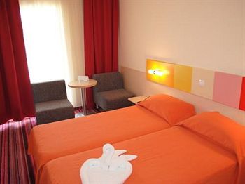Golden Tulip Mamaia