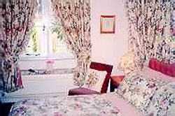 Cross Keys Cottage - Guest house