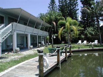 Hidden Harbor Suites by JE Hotels and Resorts Inc.