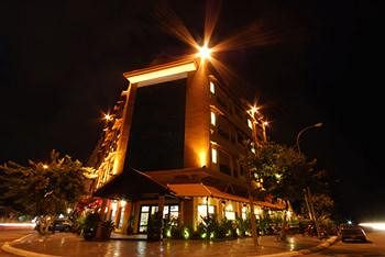 Almond Hotel Phnom Penh