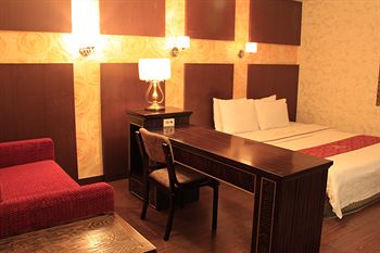 Hotel Amour & Symphony