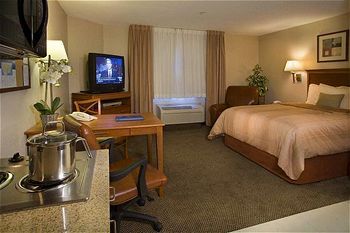 Candlewood Suites Portland Airport