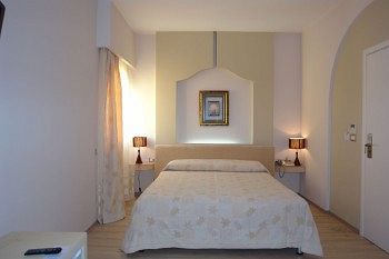 Theranda Hotel
