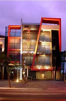 100 Sunset Boutique Hotel