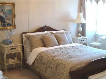 The Doorknocker Bed and Breakfast