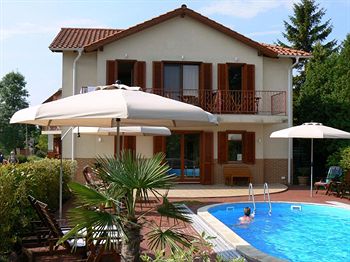 Hullam Villa