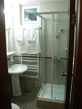 Elegance Hotel