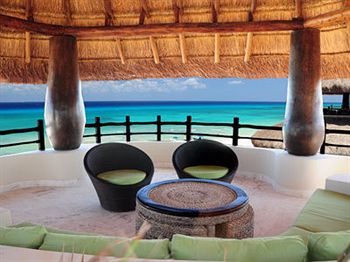 El Taj Oceanfront & Beachside Condo Hotel