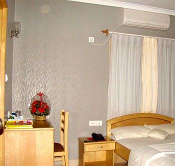 Bluemoon Log Inn