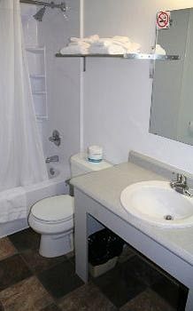Moonlight Inn & Suites