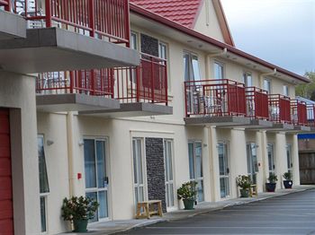 B K S Motor Lodge