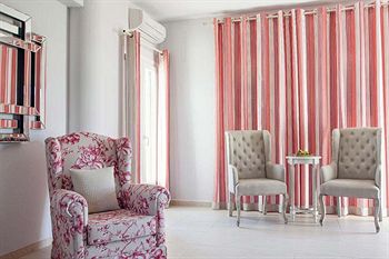 Finikas Hotel