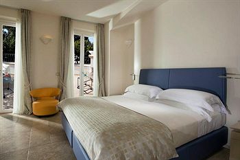 Blu Capri Relais
