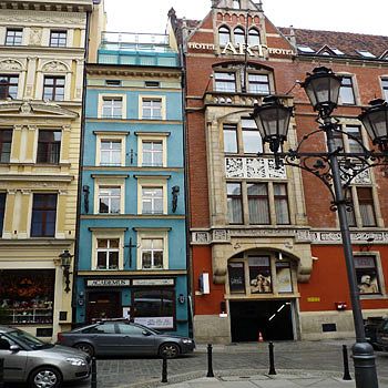 Academus Pub & Apartments