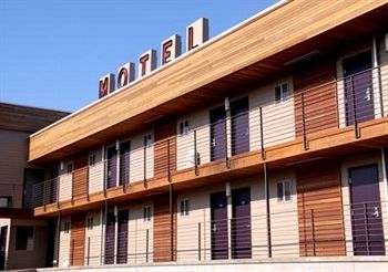 Aladdin Inn & Suites