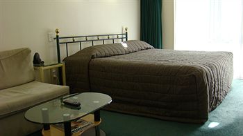 Fountain Court Motor Inn