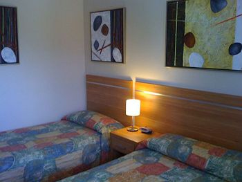 3 Sisters Motel