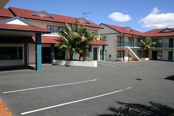 Academy at Botany Motor Inn