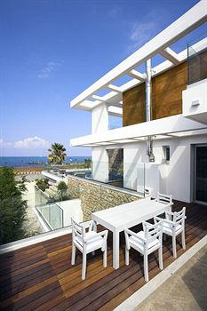 Paradise Cove Luxurious Beach Villas