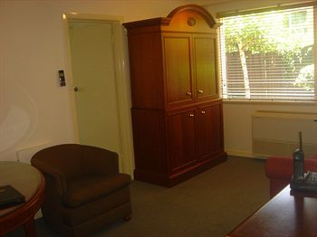 City Edge Serviced Apartments East Melbourne