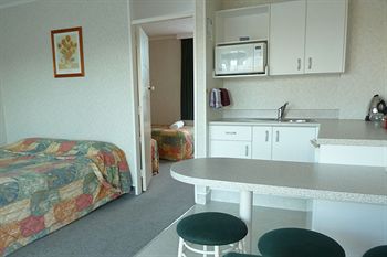 Monarch Motel