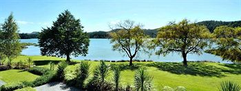 Peninsula Waterfront Retreat