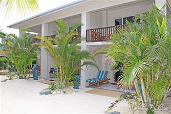 Moana Sands Beachfront Hotel & Villas
