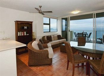 84 The Spit Holiday Apartments
