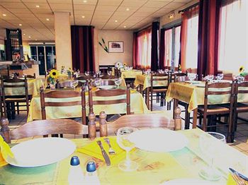 Crau Hotel