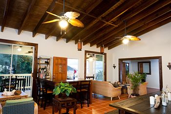 Two Sandals by the Sea Inn - B&B