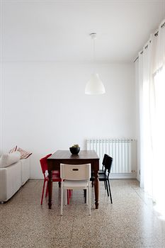 My Room Airport