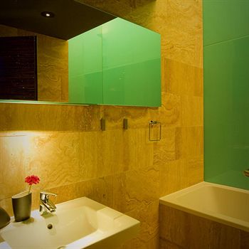 Qiu Hotel Rooms