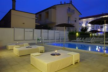 Mokambo Shore Hotel