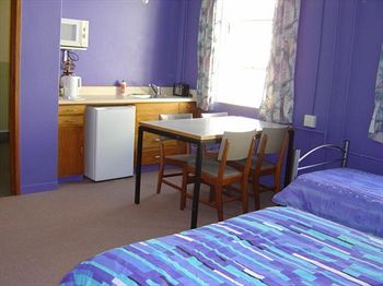 Lodge in the City - Backpacker